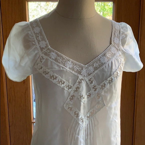 Rebecca Taylor Delicate Silk Ivory Lace Trimmed Top, size 4 - Picture 8 of 12